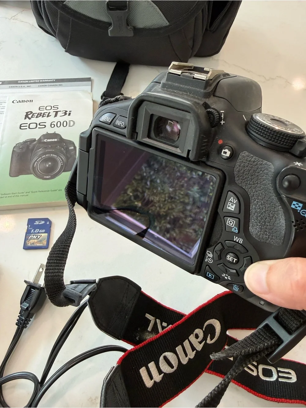 Canon EOS Rebel T3 / 600D DSLR Camera Kit - black